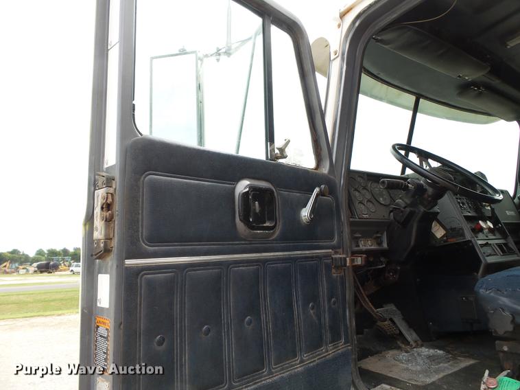 image for item DB7044 1999 Mack CH613 fertilizer tender truck