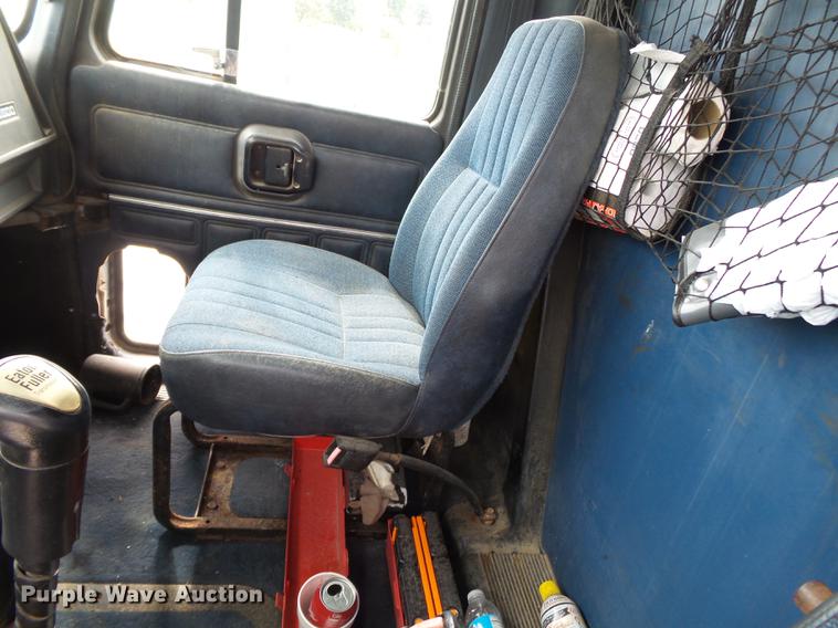 image for item DB7044 1999 Mack CH613 fertilizer tender truck