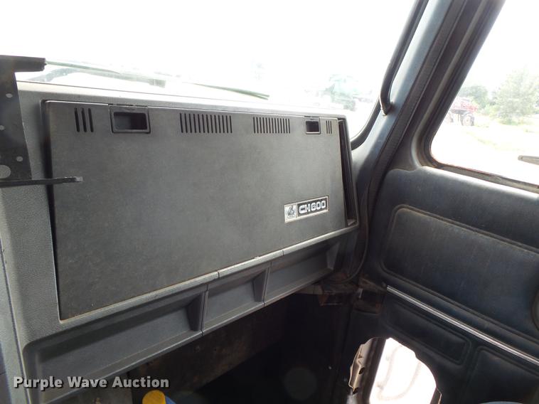 image for item DB7044 1999 Mack CH613 fertilizer tender truck