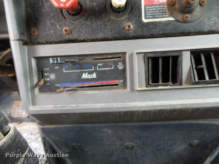 image for item DB7044 1999 Mack CH613 fertilizer tender truck