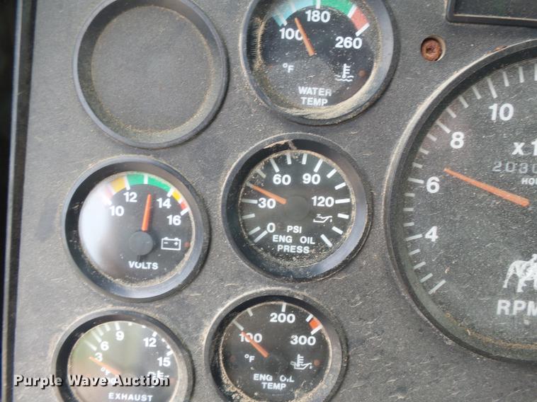 image for item DB7044 1999 Mack CH613 fertilizer tender truck