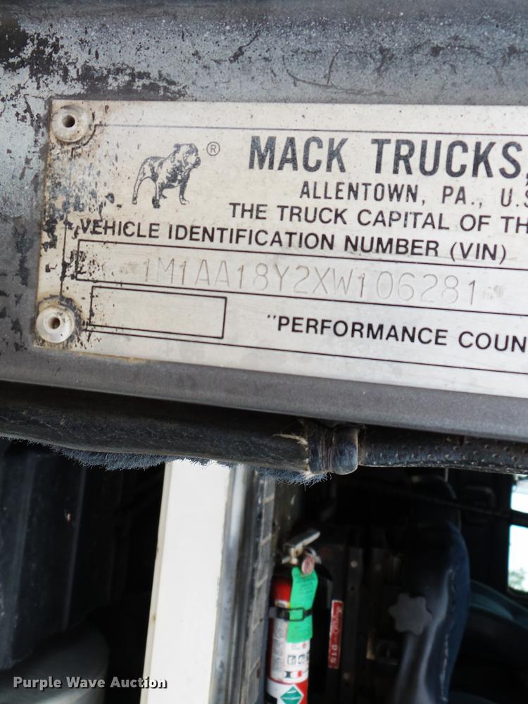 image for item DB7044 1999 Mack CH613 fertilizer tender truck