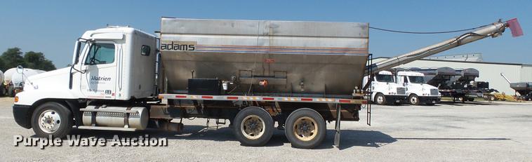 image for item DB7045 2000 Freightliner Century Class fertilizer tender truck
