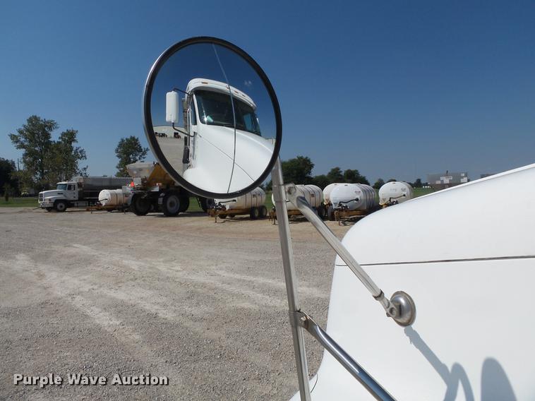 image for item DB7045 2000 Freightliner Century Class fertilizer tender truck