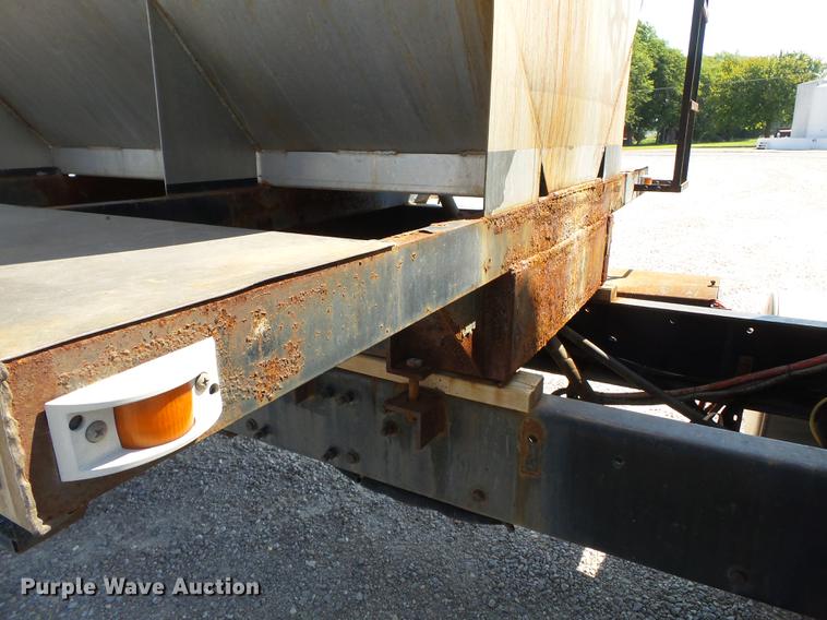 image for item DB7045 2000 Freightliner Century Class fertilizer tender truck