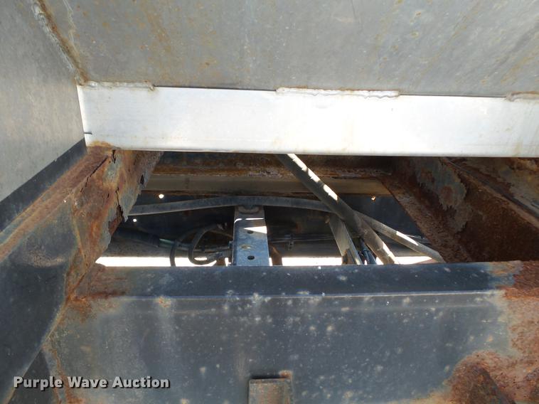 image for item DB7045 2000 Freightliner Century Class fertilizer tender truck