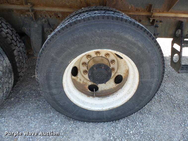 image for item DB7045 2000 Freightliner Century Class fertilizer tender truck