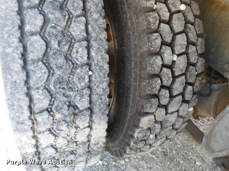 image for item DB7045 2000 Freightliner Century Class fertilizer tender truck