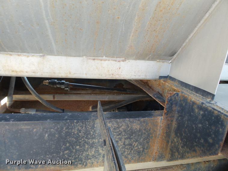 image for item DB7045 2000 Freightliner Century Class fertilizer tender truck