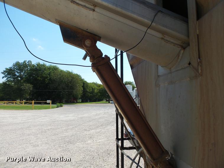 image for item DB7045 2000 Freightliner Century Class fertilizer tender truck