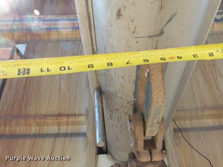 image for item DB7045 2000 Freightliner Century Class fertilizer tender truck