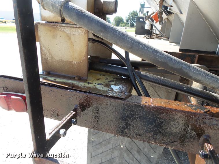 image for item DB7045 2000 Freightliner Century Class fertilizer tender truck