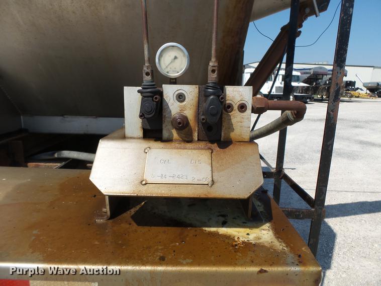 image for item DB7045 2000 Freightliner Century Class fertilizer tender truck