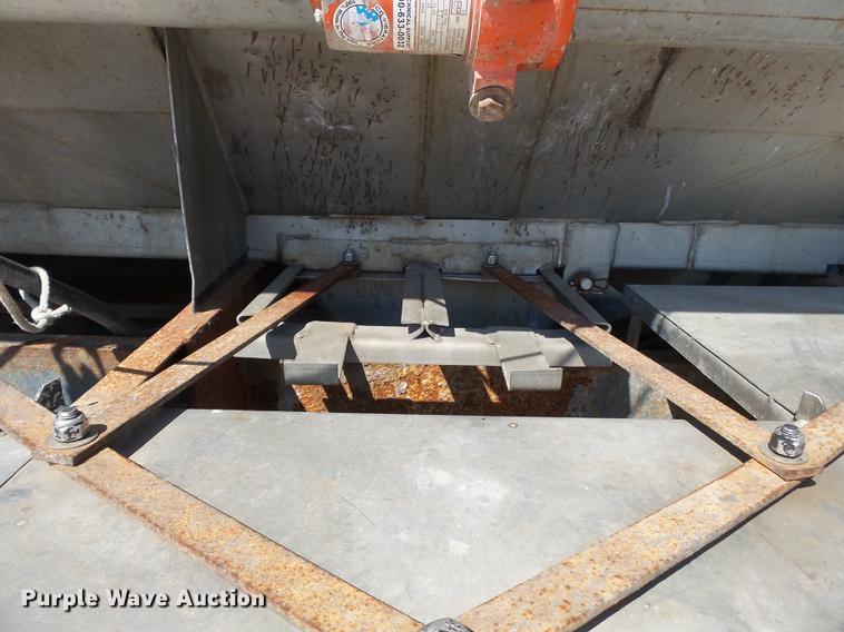 image for item DB7045 2000 Freightliner Century Class fertilizer tender truck