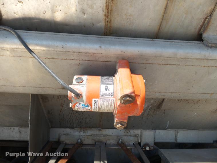 image for item DB7045 2000 Freightliner Century Class fertilizer tender truck