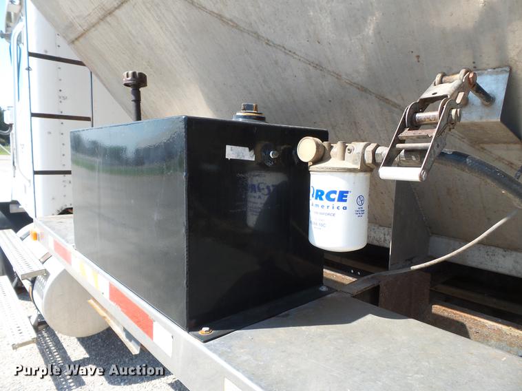 image for item DB7045 2000 Freightliner Century Class fertilizer tender truck