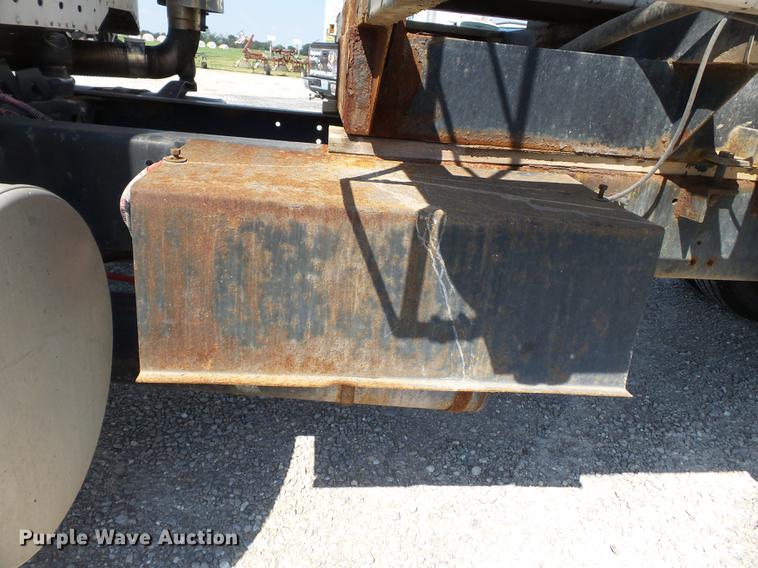 image for item DB7045 2000 Freightliner Century Class fertilizer tender truck