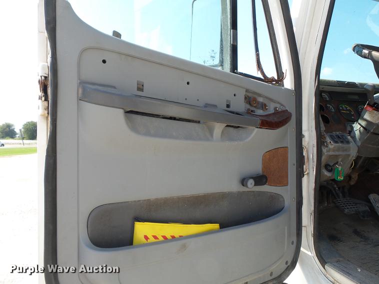 image for item DB7045 2000 Freightliner Century Class fertilizer tender truck