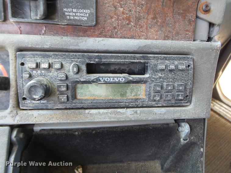 image for item DB7045 2000 Freightliner Century Class fertilizer tender truck