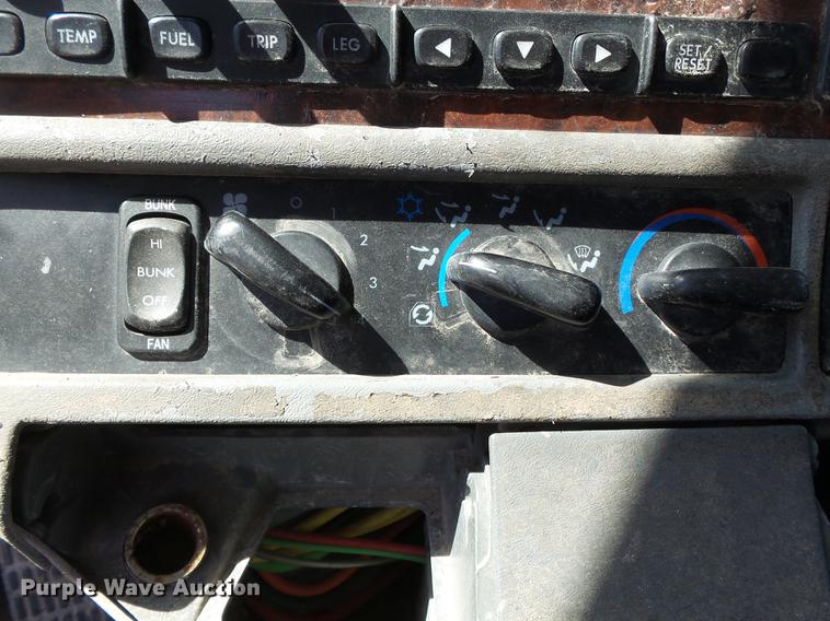 image for item DB7045 2000 Freightliner Century Class fertilizer tender truck