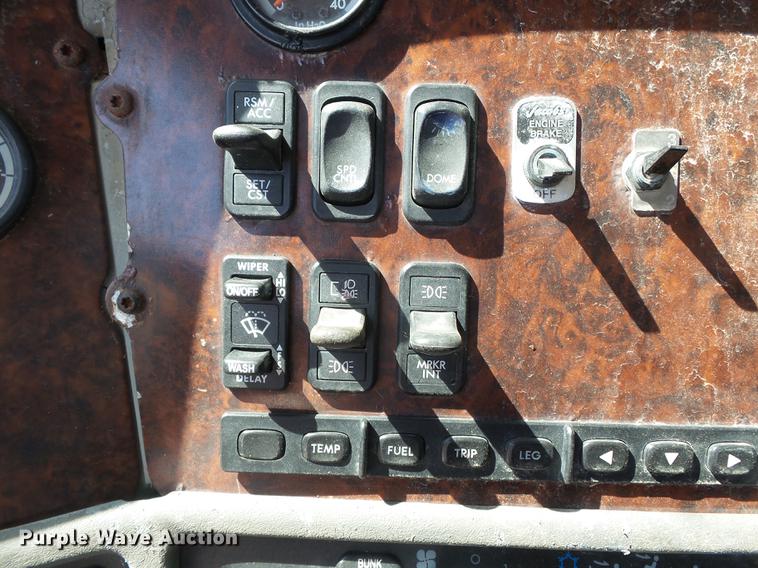 image for item DB7045 2000 Freightliner Century Class fertilizer tender truck