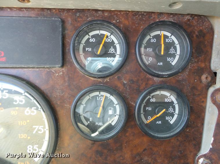 image for item DB7045 2000 Freightliner Century Class fertilizer tender truck