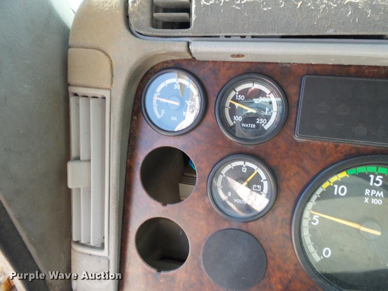 image for item DB7045 2000 Freightliner Century Class fertilizer tender truck