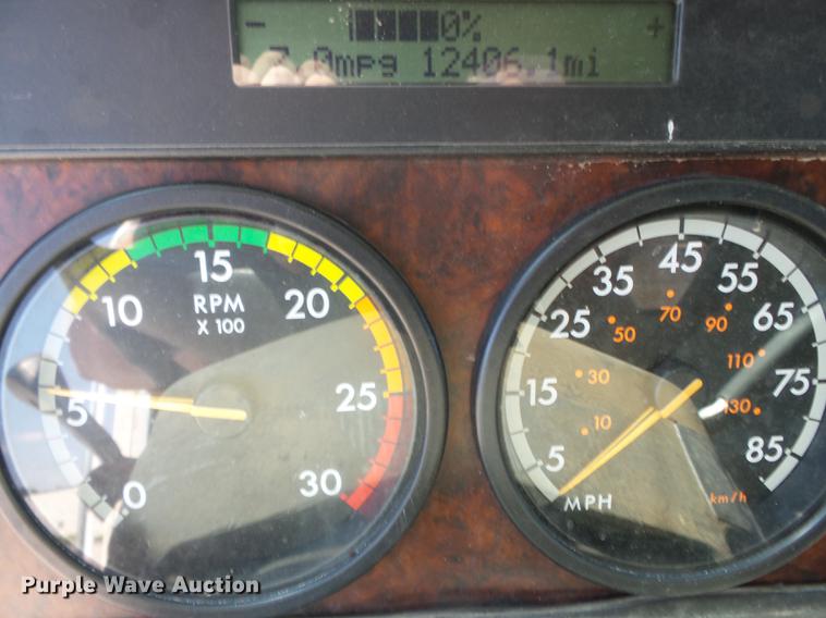 image for item DB7045 2000 Freightliner Century Class fertilizer tender truck