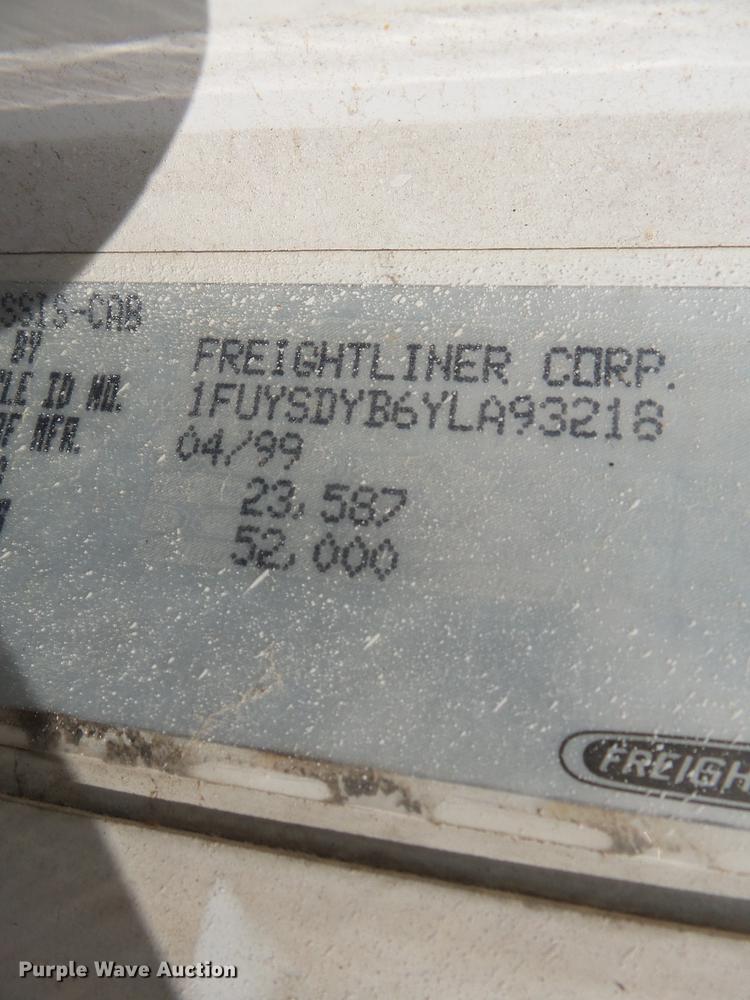 image for item DB7045 2000 Freightliner Century Class fertilizer tender truck