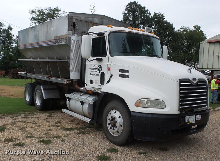 image for item DB7046 2001 Mack CX613 fertilizer tender truck