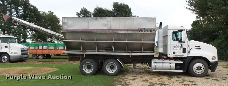 image for item DB7046 2001 Mack CX613 fertilizer tender truck