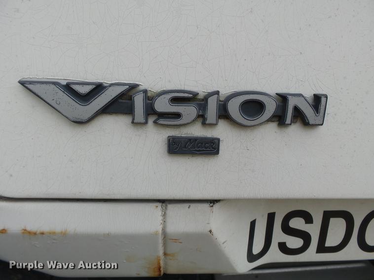 image for item DB7046 2001 Mack CX613 fertilizer tender truck