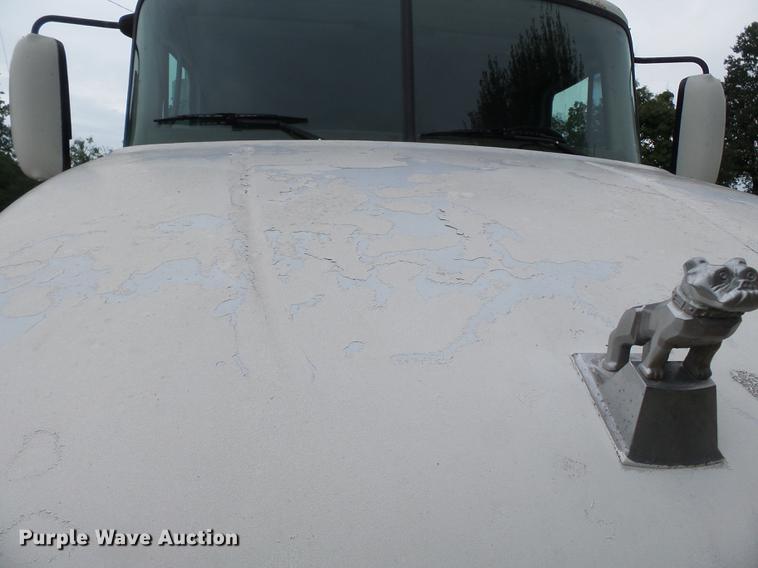 image for item DB7046 2001 Mack CX613 fertilizer tender truck