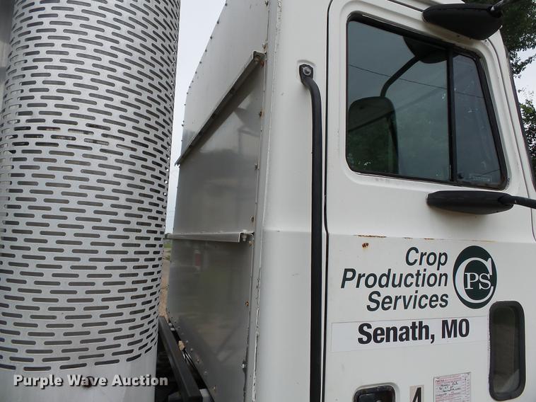 image for item DB7046 2001 Mack CX613 fertilizer tender truck