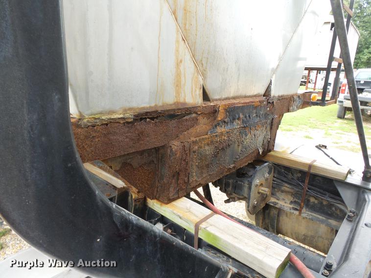 image for item DB7046 2001 Mack CX613 fertilizer tender truck