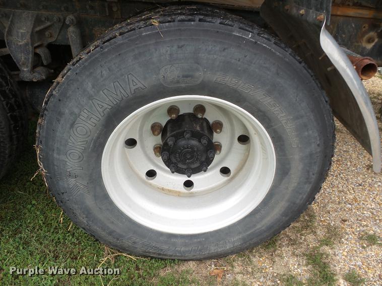 image for item DB7046 2001 Mack CX613 fertilizer tender truck