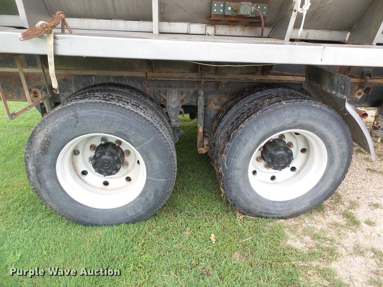 image for item DB7046 2001 Mack CX613 fertilizer tender truck