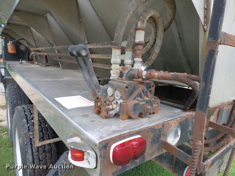 image for item DB7046 2001 Mack CX613 fertilizer tender truck