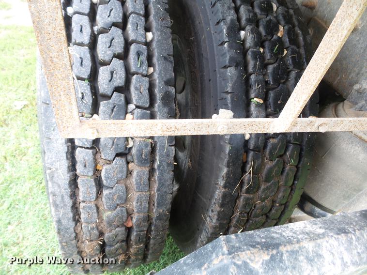 image for item DB7046 2001 Mack CX613 fertilizer tender truck