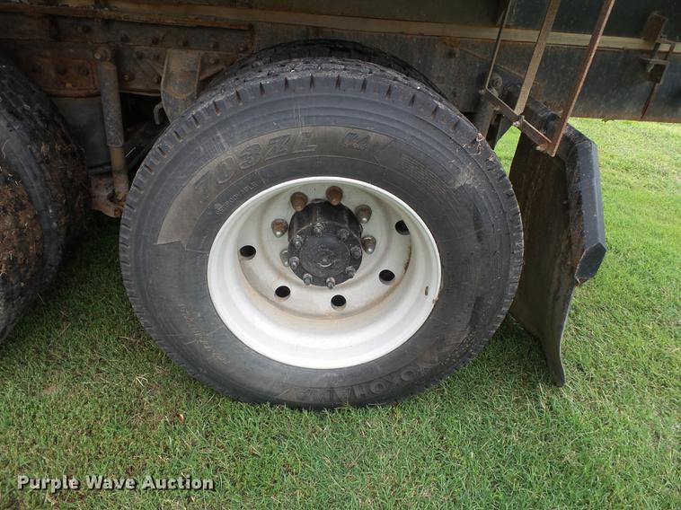 image for item DB7046 2001 Mack CX613 fertilizer tender truck