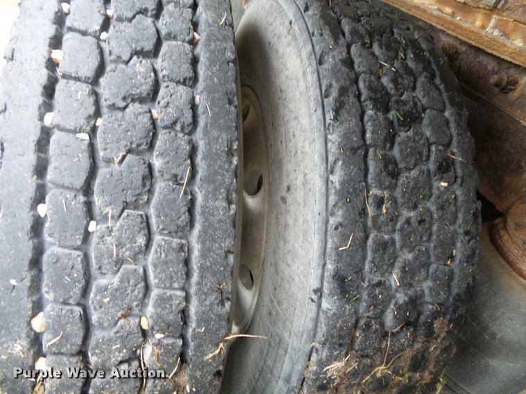 image for item DB7046 2001 Mack CX613 fertilizer tender truck