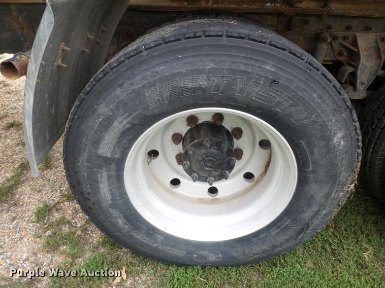 image for item DB7046 2001 Mack CX613 fertilizer tender truck