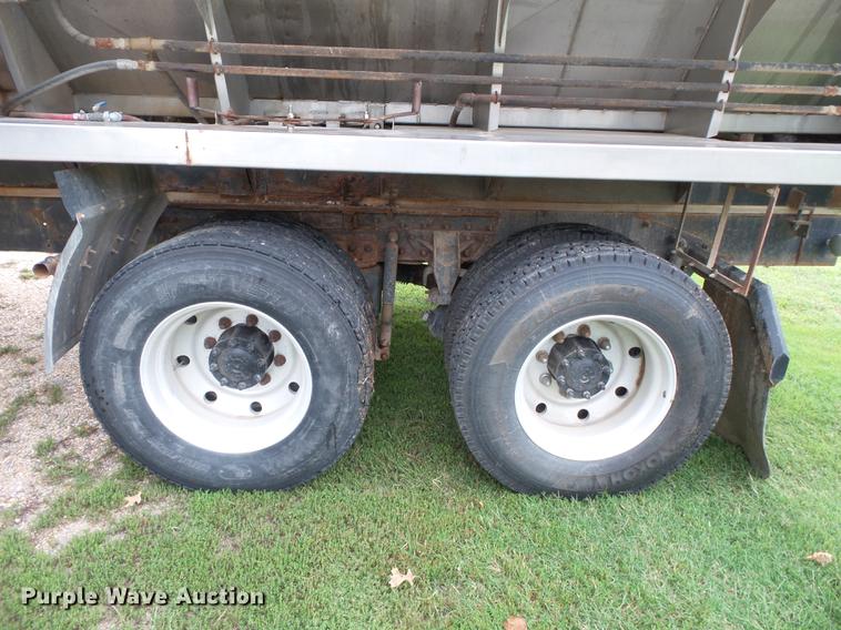 image for item DB7046 2001 Mack CX613 fertilizer tender truck