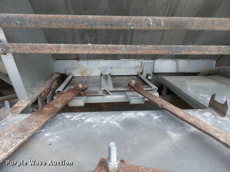 image for item DB7046 2001 Mack CX613 fertilizer tender truck