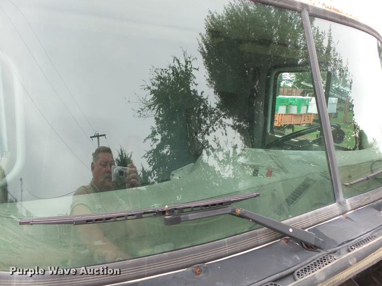 image for item DB7046 2001 Mack CX613 fertilizer tender truck