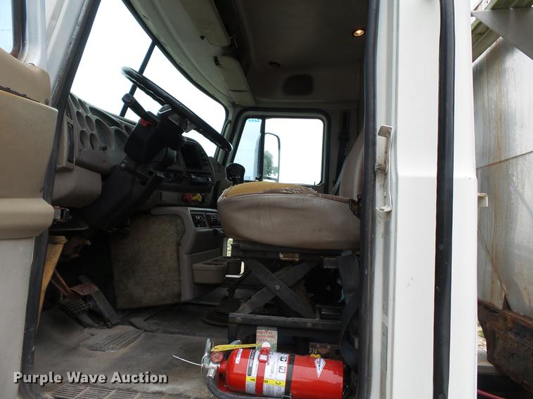 image for item DB7046 2001 Mack CX613 fertilizer tender truck