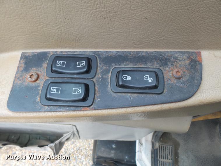 image for item DB7046 2001 Mack CX613 fertilizer tender truck