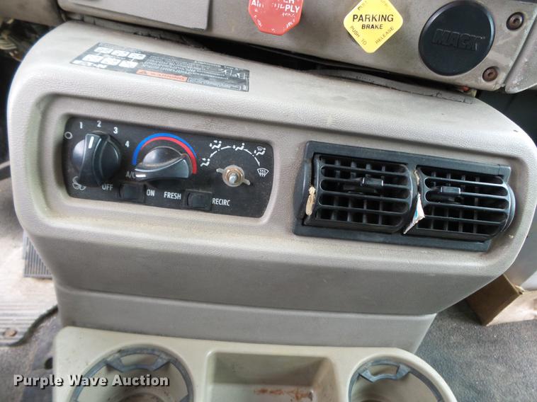 image for item DB7046 2001 Mack CX613 fertilizer tender truck