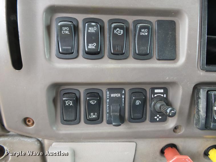 image for item DB7046 2001 Mack CX613 fertilizer tender truck