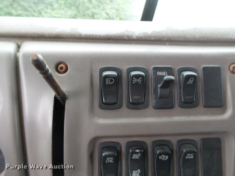 image for item DB7046 2001 Mack CX613 fertilizer tender truck